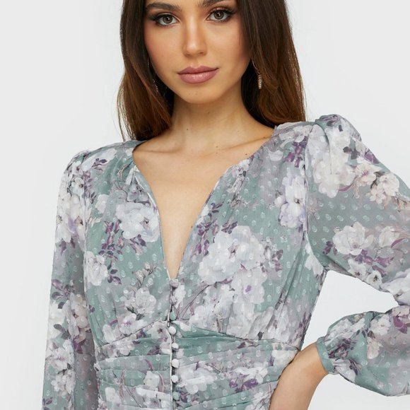 “Every New” Long Sleeve High-Low Dress – V-Neck, Defined Waist, Size 8 - Picture 10 of 11